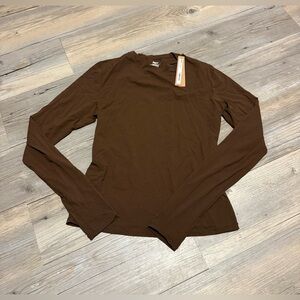 SKIMS Kim Kardashian Fits Everybody long sleeve Tshirt medium new with tags